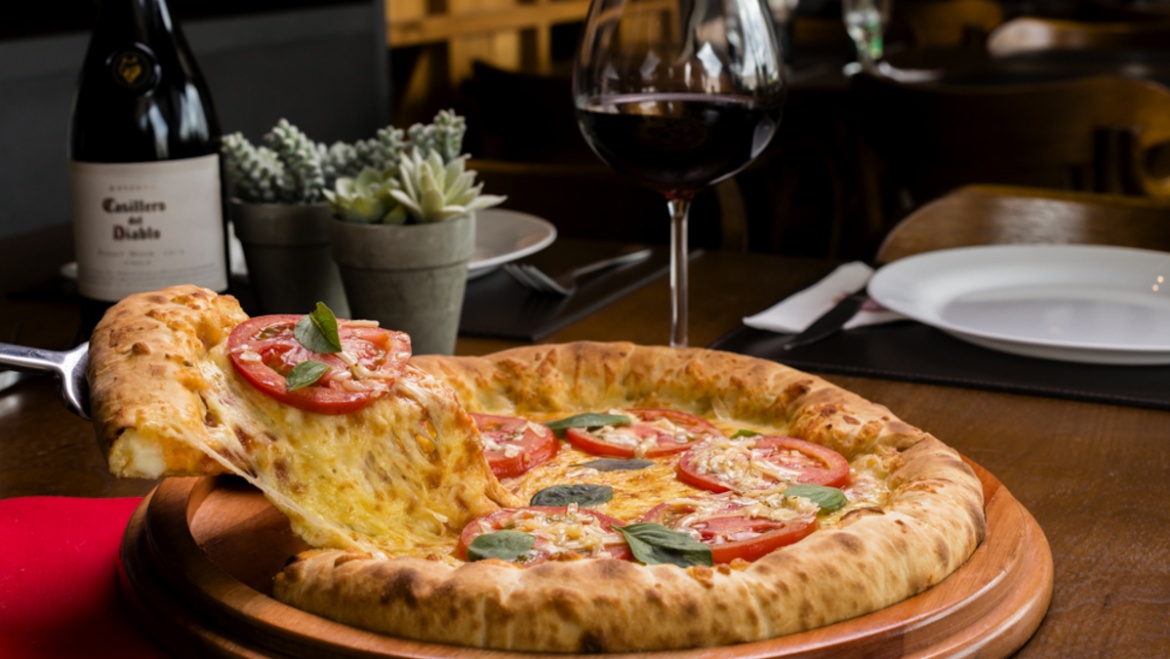 Pizza e vinho: dicas para fazer a harmonização perfeita