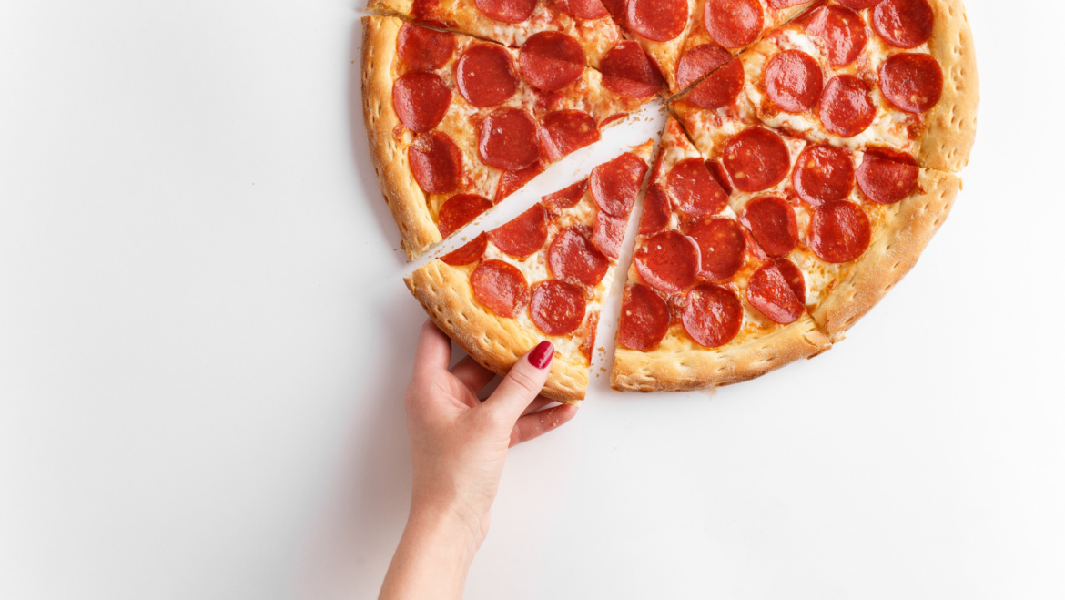 Pizza de calabresa x pizza de pepperoni: qual a diferença?