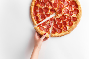 Pizza de calabresa x pizza de pepperoni: qual a diferença?