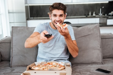 Pizza em casa e séries: novidades do mês de junho